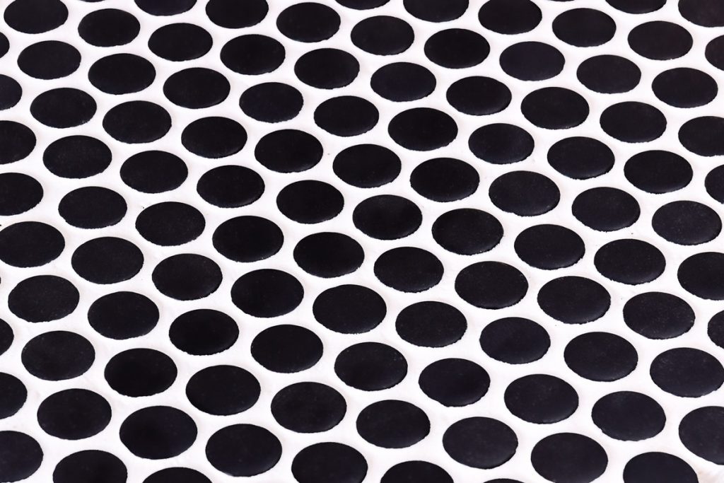UPTILES - BLACK MATT PENNY MOSAIC BY ONIX 