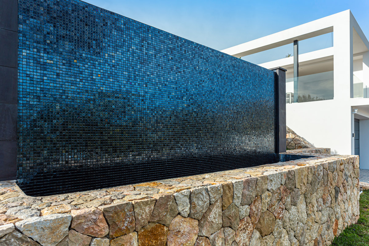 OPALO NEGRO BY ONIX — view 3 — Uptiles Brisbane